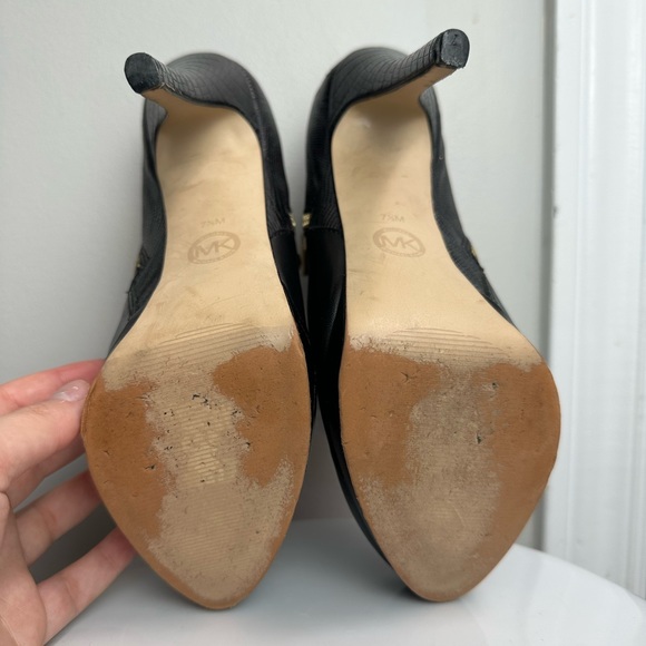 Michael Kors stiletto black snake skin heels - Picture 5 of 5